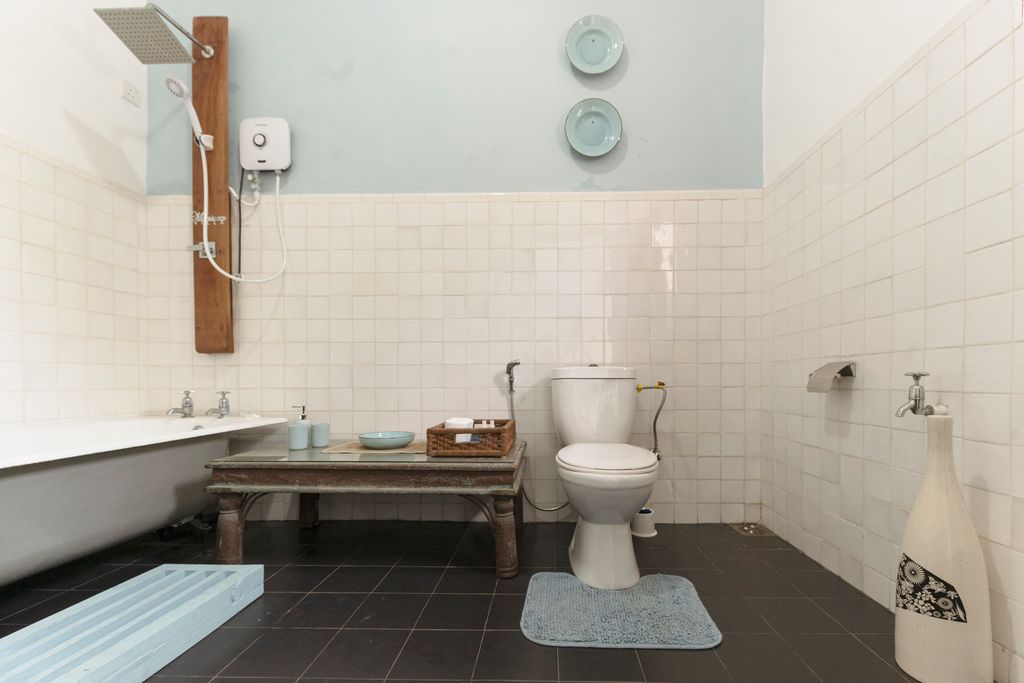 bed room 4 toilet view